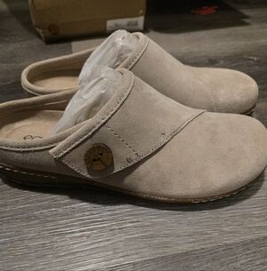 Brand NEW WOMENS Earth Origins Women's Ezra Clog | Taupe | Size 10 | NWT | Suede